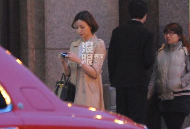 董卿素颜逛商场