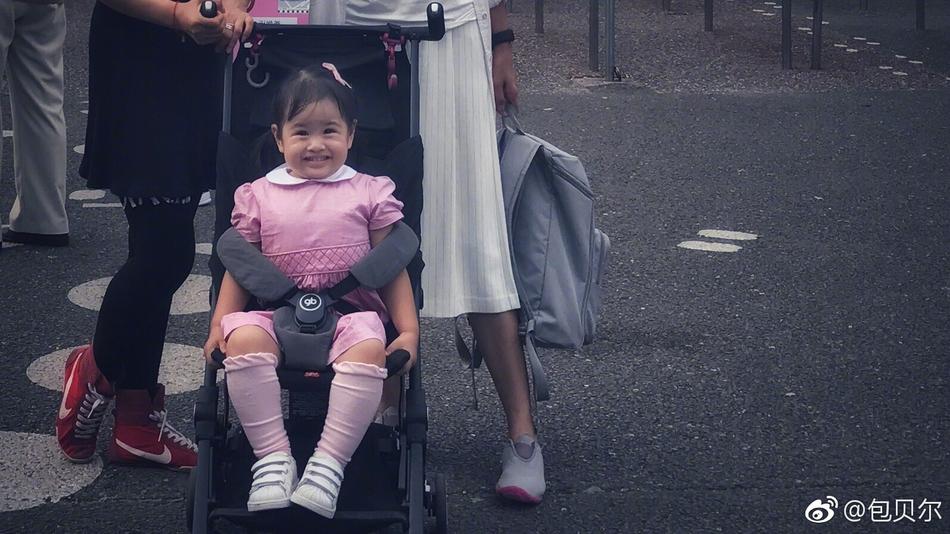 大笑表情包女孩动态 37fbf921-1f84-4855-8ff5-e007aaf14cac.jpg