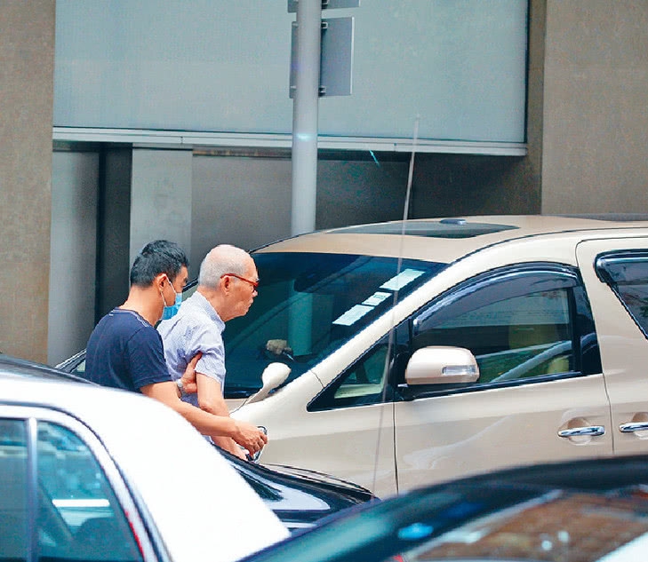 买菜市民刘先生再上线 刘青云与老婆超市买菜