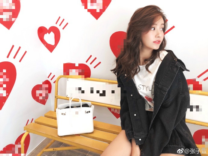 组图:《爱情公寓》上映在即 张子萱晒照帮陈赫