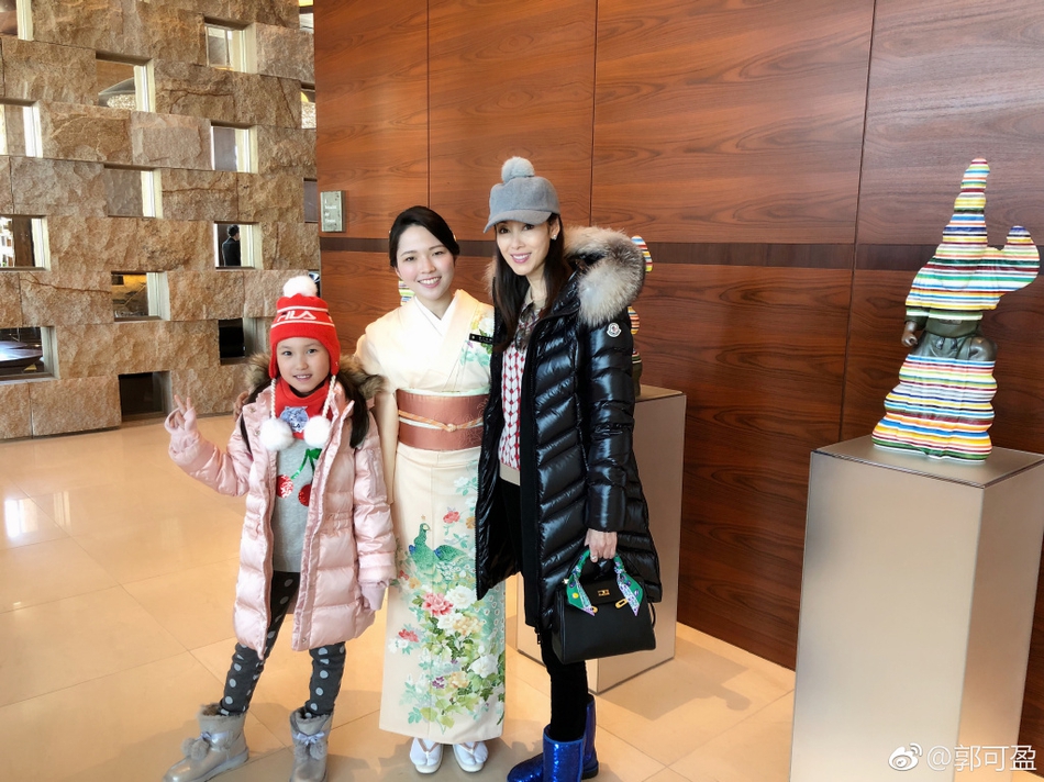 郭可盈为女儿庆生日本游玩 晒全家福与林文龙