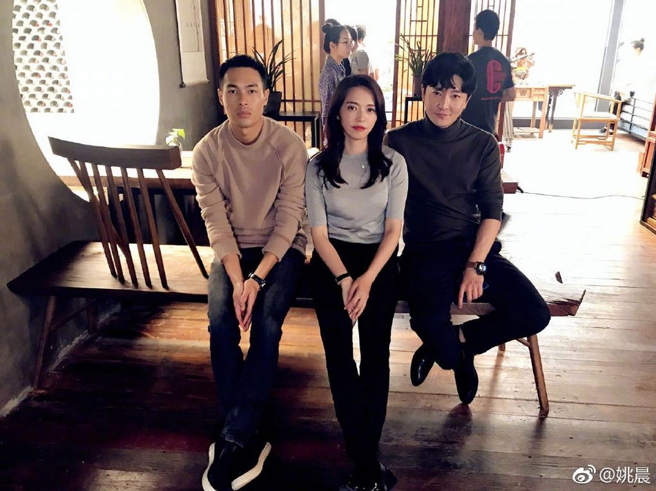 组图:姚晨晒与郭京飞杨佑宁合照 网友发问“大强呢”