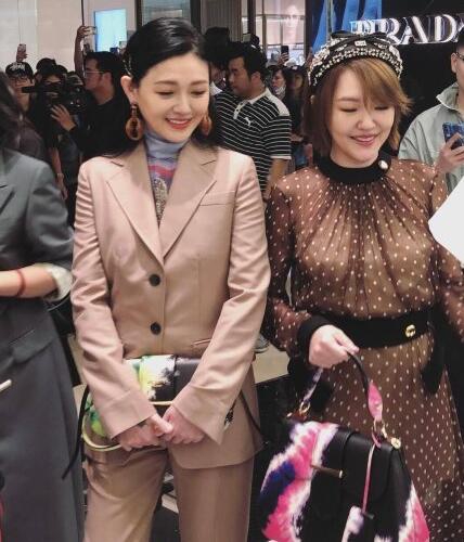 最美姐妹花!大小S合体出席活动两人被赞颜值