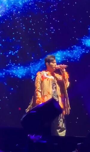 周杰伦伦敦演唱会上许诺歌迷:新专辑今年发