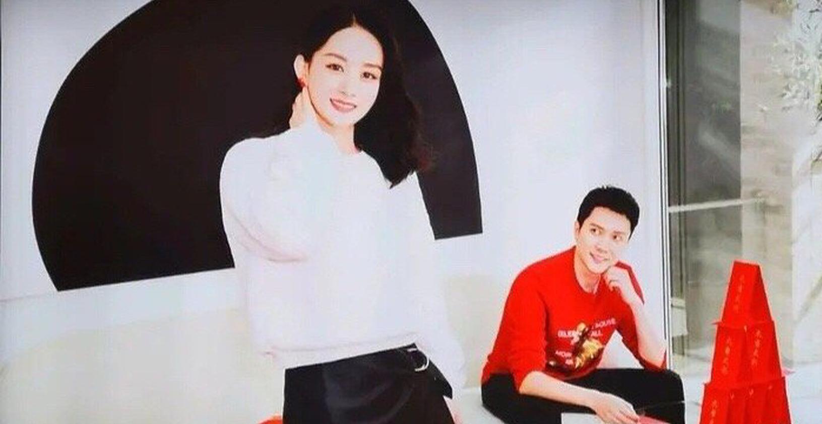 赵丽颖冯绍峰曝同框海报 冯叔望妻眼深情甜蜜