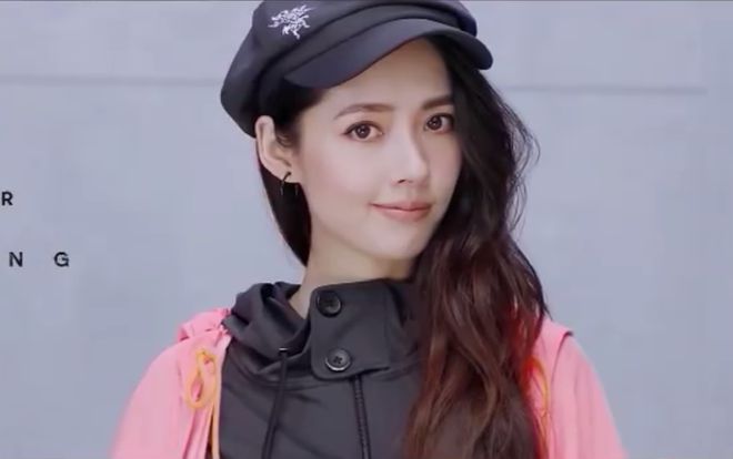 郭碧婷产后七个月正式复工腰身纤细身材绝佳