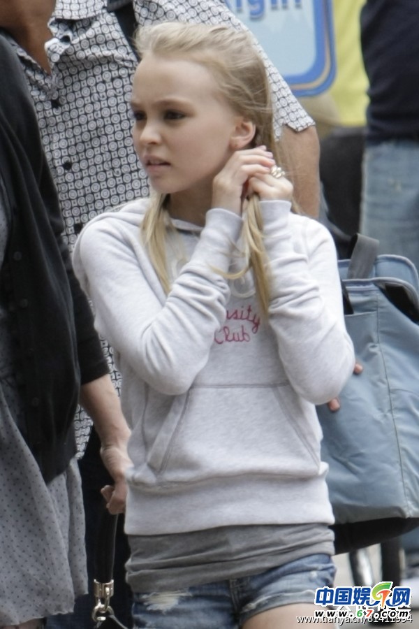 <em>约翰尼德普女儿</em>曝私照 天使面孔魔鬼身材(图) 