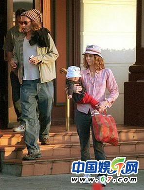 <em>约翰尼德普女儿</em>曝私照 天使面孔魔鬼身材(图) 