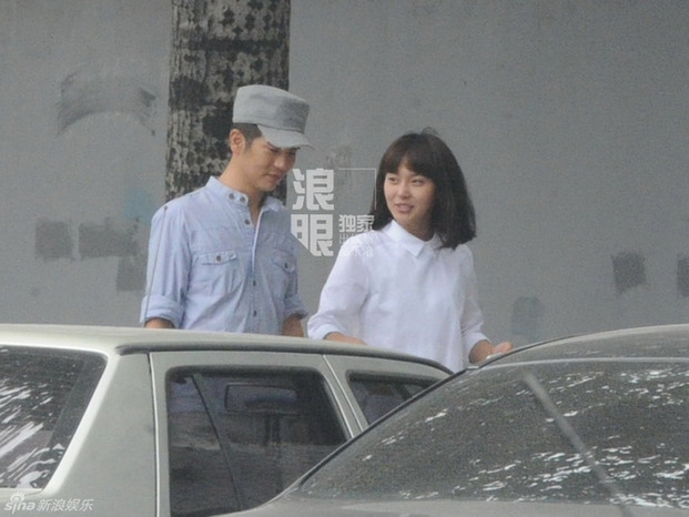 文章烂醉扑街被抬回酒店