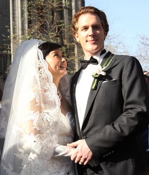 照片中blaine与袁莉都身穿盛装