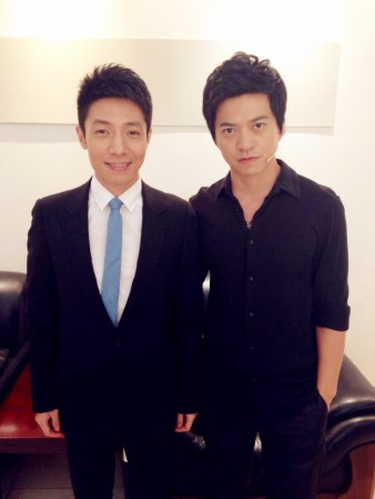 李健做客央视化身李老师 寓演唱于演讲