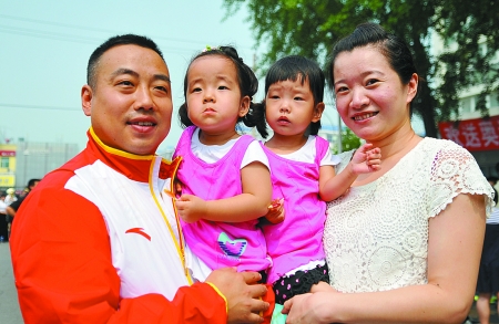 <em>张怡宁女儿</em>首度亮相 揭体坛超萌星二代(图组) 