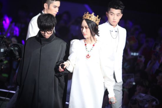 快男华晨宇与尚雯婕二度合作 震撼全场(图)