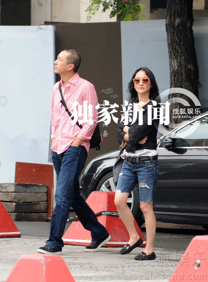 周迅变残一脸红痘街头耍宝 新欢疑曝光(图)