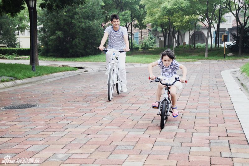 田亮<em>父女戏水</em>温情无限 女儿甜美似叶一茜(图) 