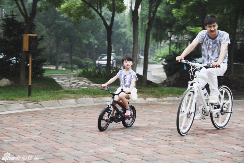 田亮<em>父女戏水</em>温情无限 女儿甜美似叶一茜(图) 