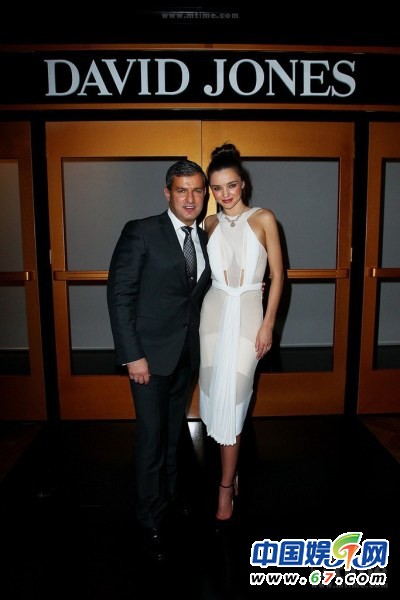 超模米兰达可儿变奶妈 喂奶照PK昔日艳照(图)