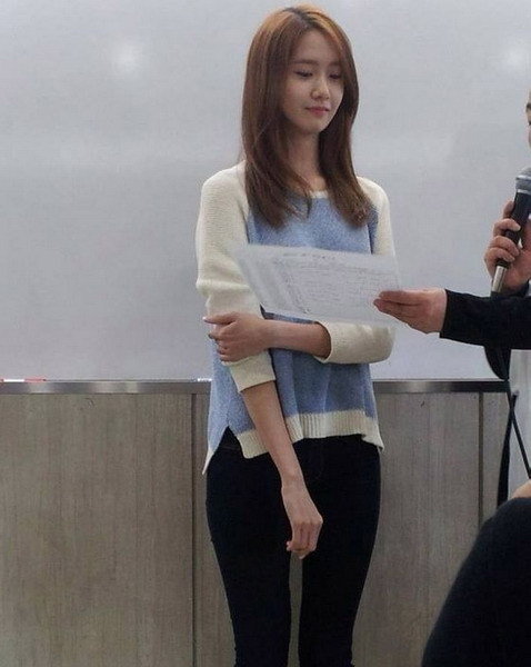 少女时代允儿素颜上课