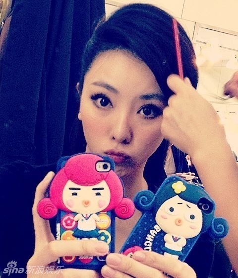 曝央视<em>80后女主持</em>李思思与朱军卖萌照(组图) -