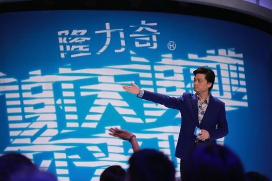 崔永元在最新一期《谢天谢地你来啦》节目中热场。