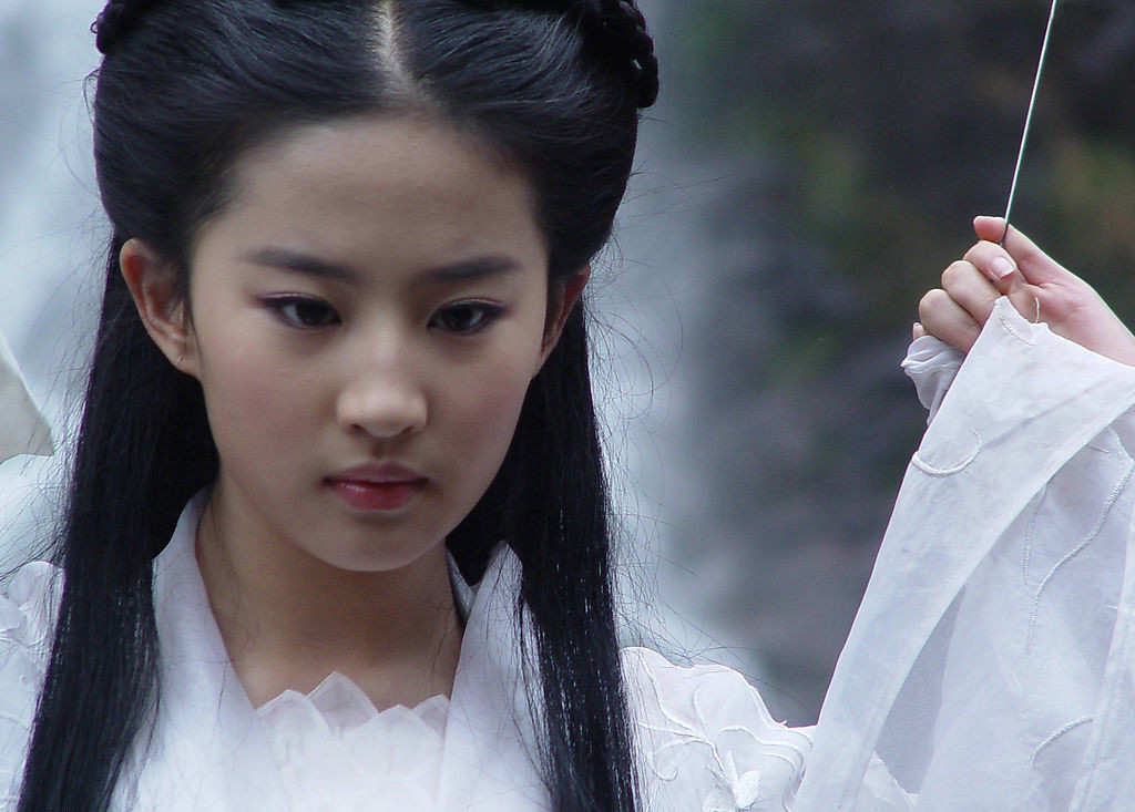 <em>烧</em>钱拼干爹 揭娱乐圈<em>女星</em>不为人知的强大后台