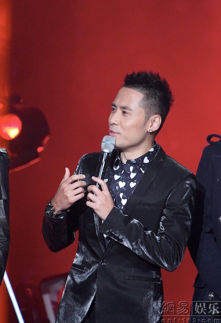 郭德纲主持新节目破封杀:不知写诗也有罪(图) 