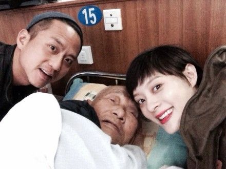 孙俪晒与爷爷合影 史上最全明星和<em>家人</em>私房照