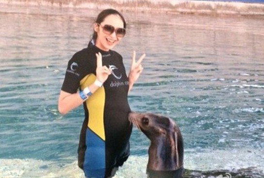 女星大肚照比美:梁静茹俏皮 李嘉欣美艳(图)