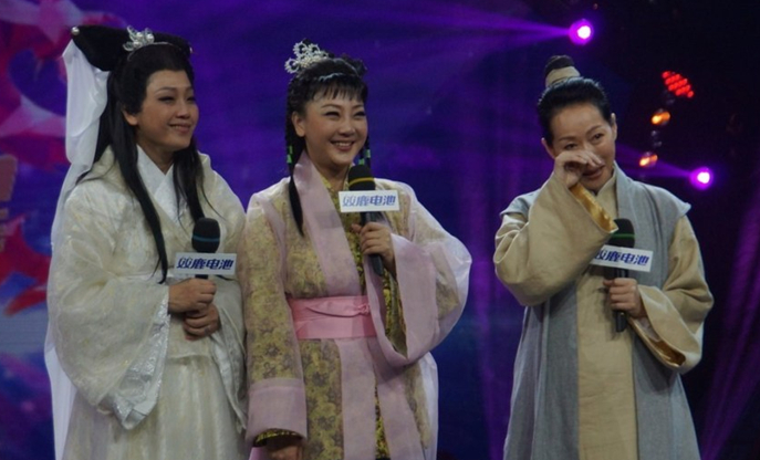 <em>叶童</em>再演许仙显老态 助阵法海干<em>女儿</em>(图) - 青岛