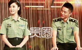 2009年,凤凰传奇被二炮文工团特招入伍