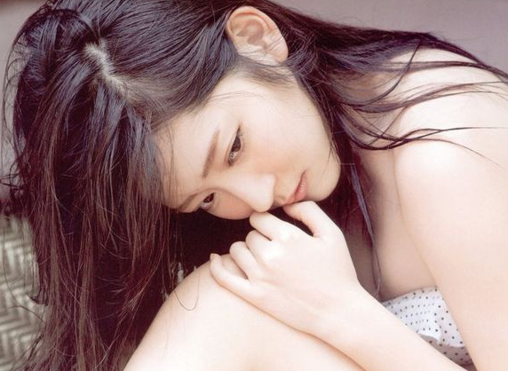 文章与医护人员合影被曝光 <em>头发长</em>而凌乱(图) 