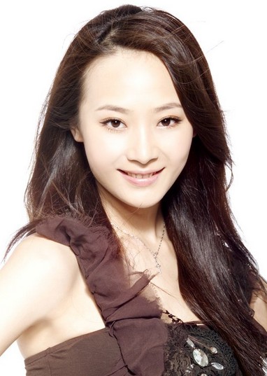 黄海波女友曲栅栅:系学舞蹈80后 比基尼照曝光