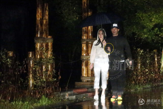 叶璇霍建华恋情曝光 十年后再续前缘牵手漫步