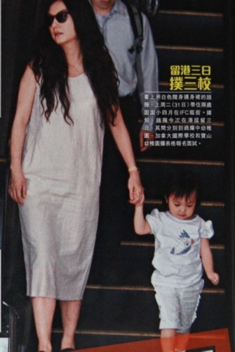 赵薇<em>女儿胡静</em>儿子黄磊<em>女儿</em> 星二代卖萌PK(图)