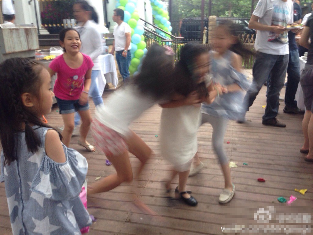 <em>王菲</em>李亚鹏聚首 齐贺<em>女儿李嫣</em>八岁<em>生日</em>(图) - 青