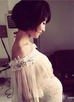 谢楠晒巨肚透怀双胞胎 网友:吴京好功夫 谢楠晒巨肚透怀双胞胎 网友:吴京好功夫