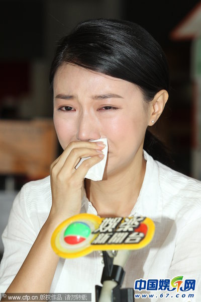 TVB艳照女星三度痛哭博同情 承认确有第二波激情片