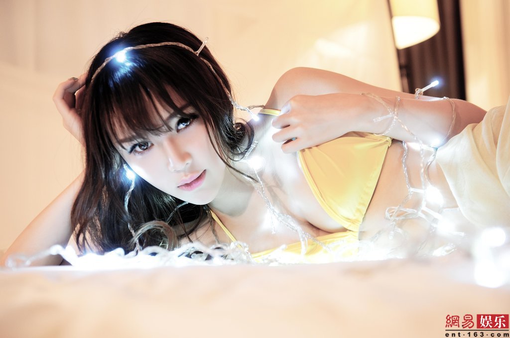 北舞校花梦妮写真 轻解<em>胸衣</em>泄春光 - <em>青岛</em>新闻