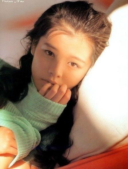 <em>徐若瑄少女</em>时期性感写真曝光 清纯难掩魅惑(图