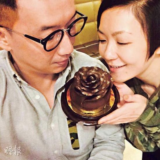6月9日，田蕊妮送巧克力蛋糕贺老公杜汶泽生日。