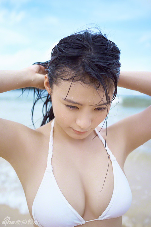 <em>日本</em>18岁<em>少女</em>性感写真曝光 肤<em>白</em>貌美F罩杯(图