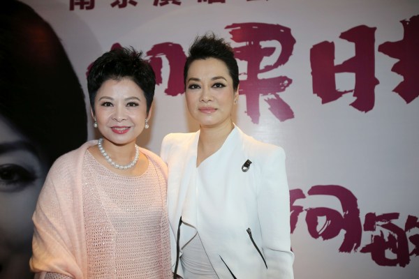 毛阿敏自曝最爱素颜逛菜市场:我是一家庭主妇 - 青岛新闻网