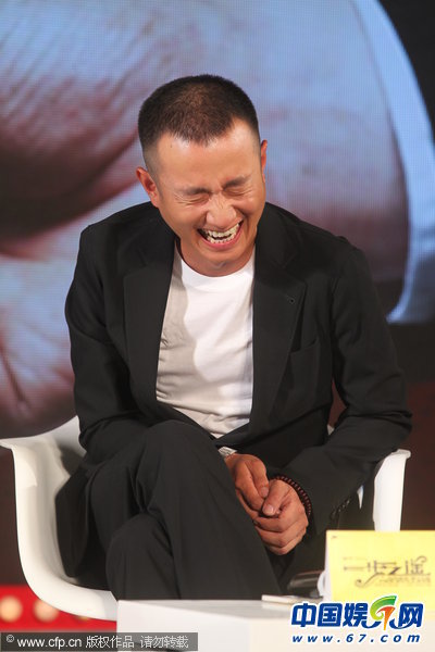  文章出轨门 后首 公开亮相  不顾形象笑称重新崛