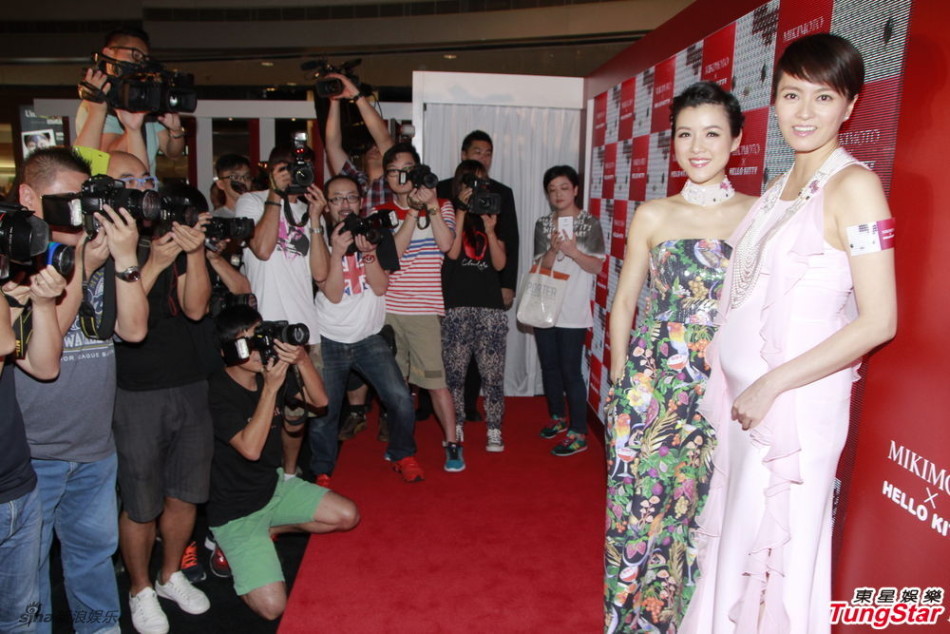 梁咏琪怀孕后首露面 小腹圆隆美腿依旧(组图)