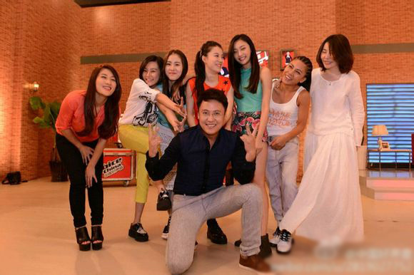 张碧晨夺冠 小二班帅哥美女合照萌翻天(图)