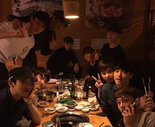EXO成员聚餐