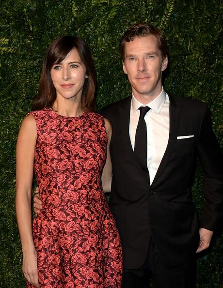 贝嫂秀酥胸搂绅士老公 卷福未婚妻抢镜 贝嫂秀酥胸搂绅士老公 卷福未婚妻抢镜