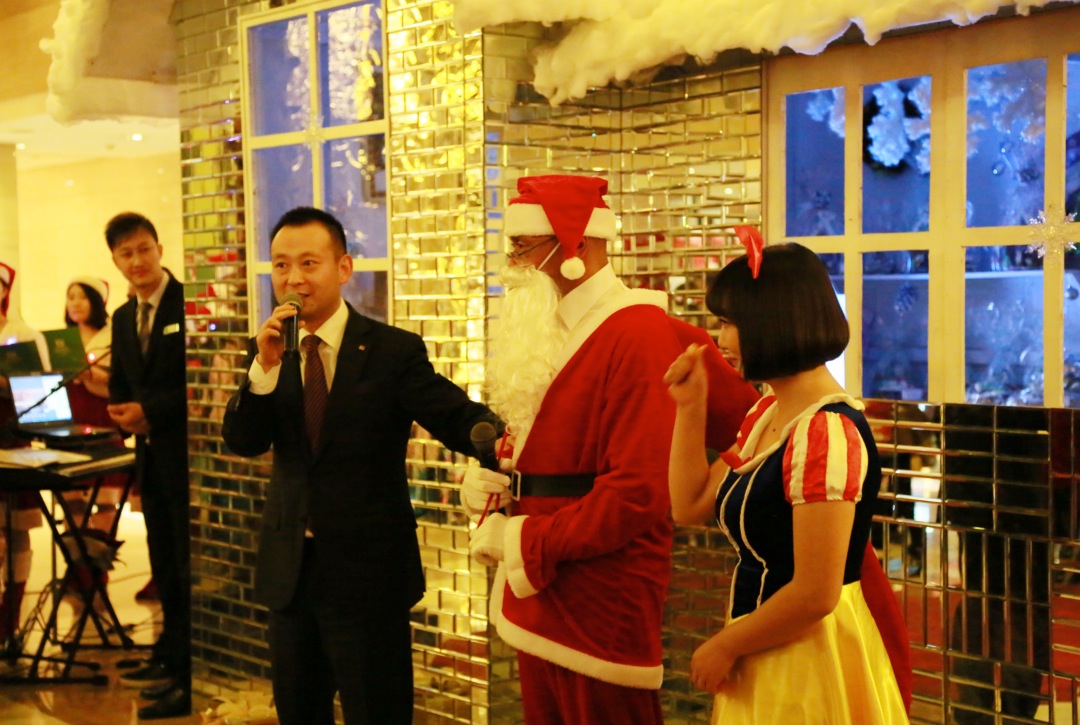 2014青岛景园假日酒店爱心圣诞点灯仪式启动圣诞季
