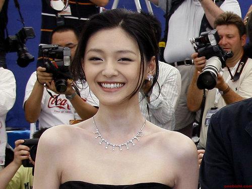 明星作家榜首发布 谢娜出书价值直逼柴静(图)