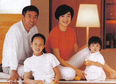娱乐圈重组的五好文明家庭：洪欣儿子与继父哥俩好